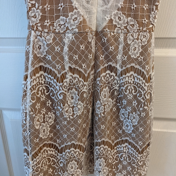 Lacy White Dress - Picture 8 of 8